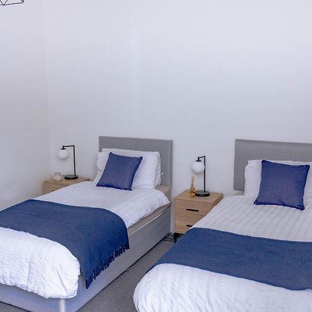 Templar House - Sleeps 6, Special Weekly Monthly Stay Rates, Central Location With Free Parking, Free Wifi, Perfect For Alton Towers & M6 Stoke-on-Trent Exteriör bild